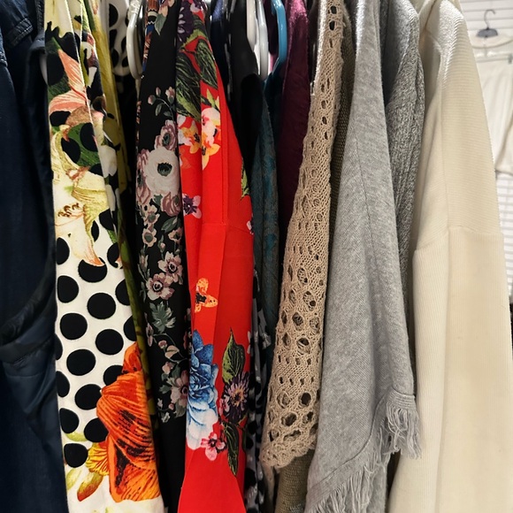 Mystery box 5 items sizes vary Women’s
X large NWT Excellent condition - Picture 4 of 6